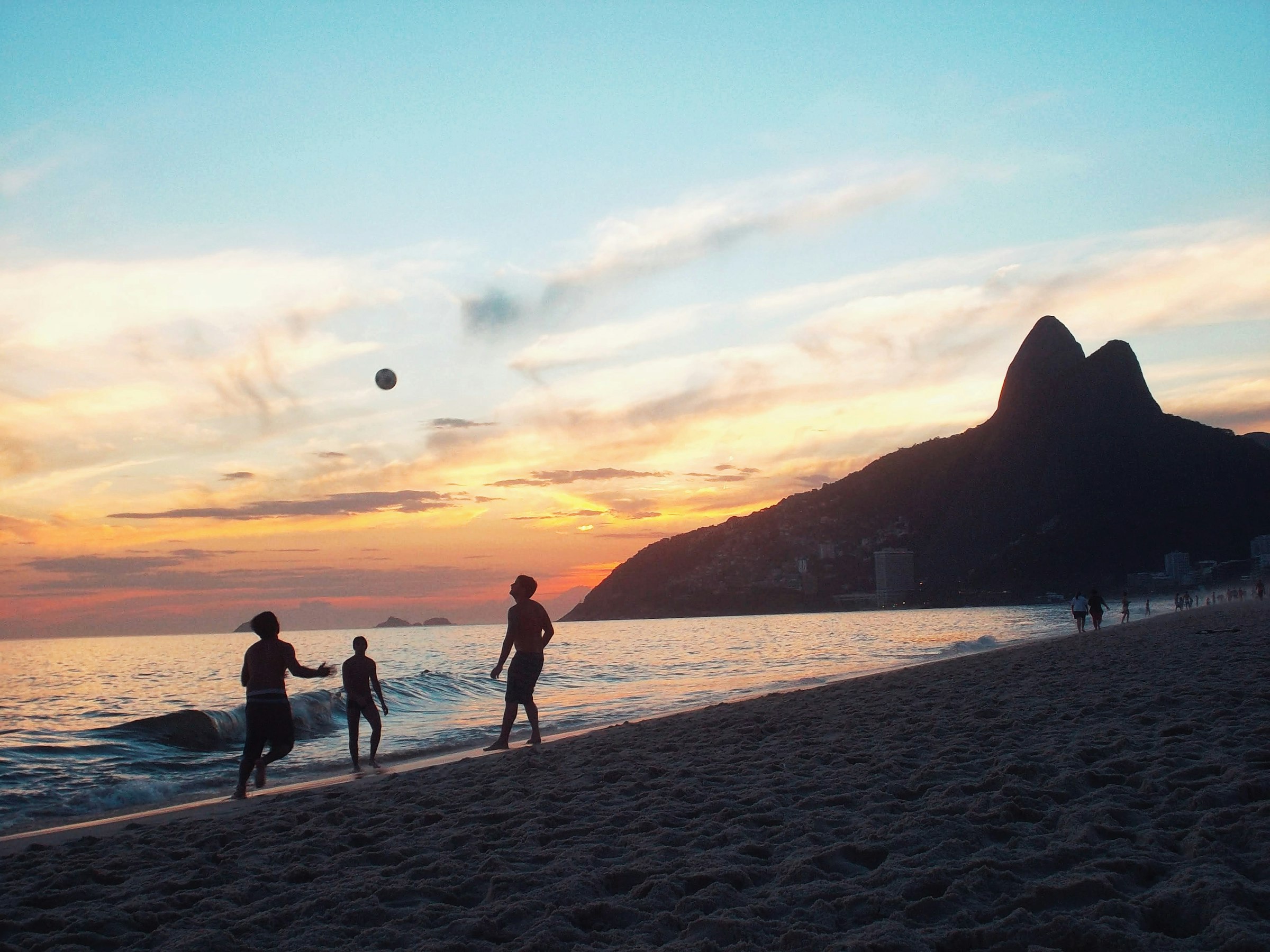 Fim de tarde em uma praia do Rio de Janeiro