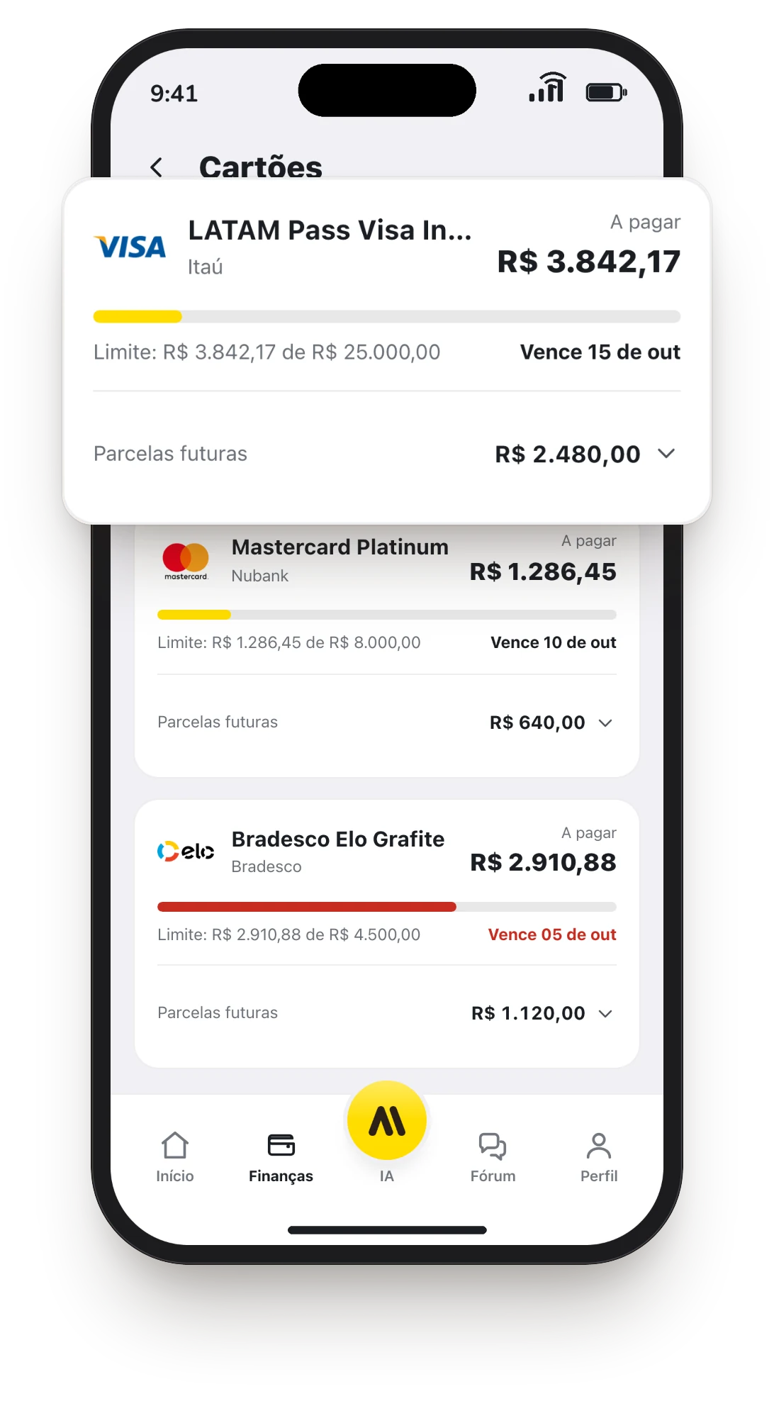 Tela de cartões com a fatura do cartão LATAM Pass em destaque: R$ 3.842,17 a pagar, o limite usado, o vencimento e as parcelas futuras